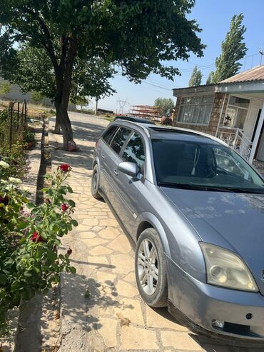 автозапчасти на опель вектра а: Универсал Opel Vectra представлен в сером цвете. Модель имеет длинную