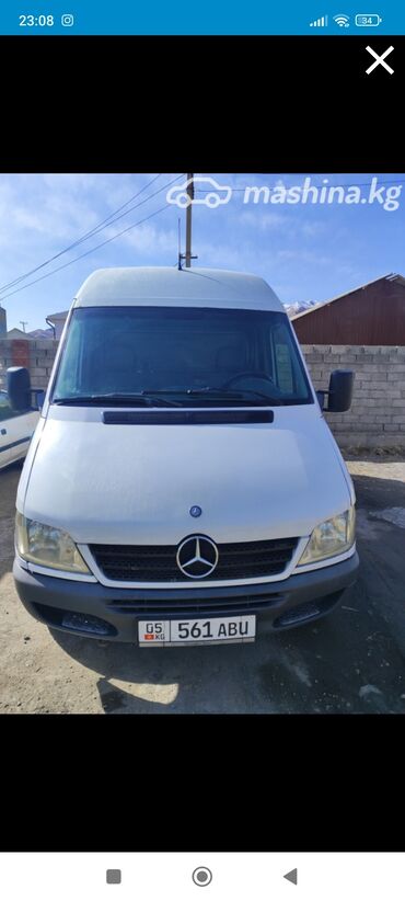 машинаы: Белый фургон Mercedes-Benz Sprinter, предназначенный для перевозки
