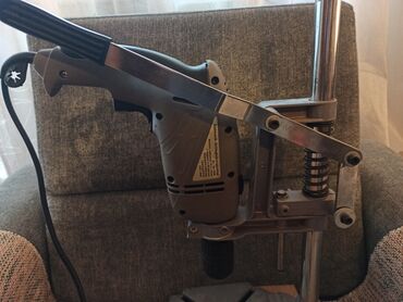 Električne bušilice: Odlično postolje-stalak za bušilicu uz pomoć koga se od obične ručne — 7