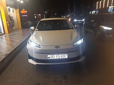 Chery: Model: Omoda A05 (sedan) Rəng: ağ Yanacaq sistemi: hibrid (benzin + — 1