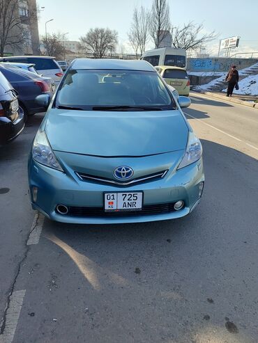 kazany v arendu: Toyota Prius: 2014 г., 1.8 л, Вариатор, Гибрид, Универсал
