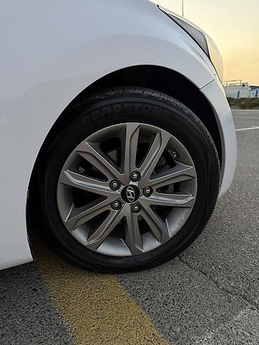 hunday elantra 2017: Hyundai Accent: 1.4 l | 2014 il Sedan — 10