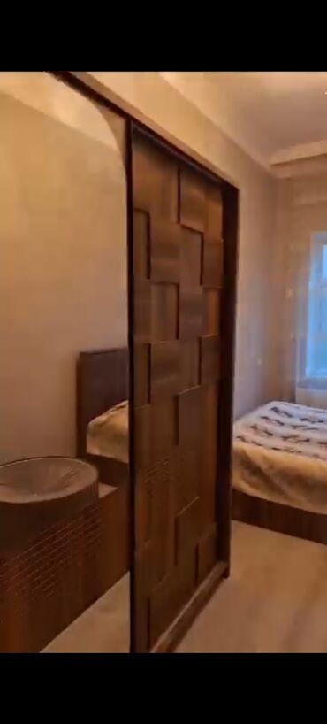 Uzunmüddətli kirayə mənzillər: Üzeyir .H küç 28 May metrosun yaxınlıqı 28 Moll qarşısı 2 otaqlı — 3