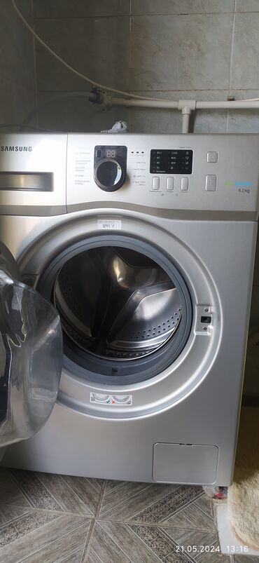 швейная машинка для дома: Стиральная машина Samsung, Б/у, Автомат, До 6 кг, Полноразмерная