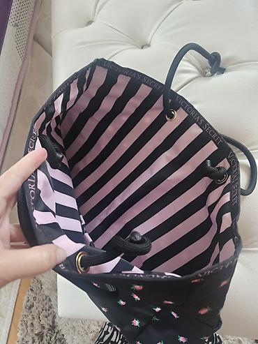 Çantalar: Victoria’s Secret çantaları Play və alışveriș ucun idealdirlar. Her — 2