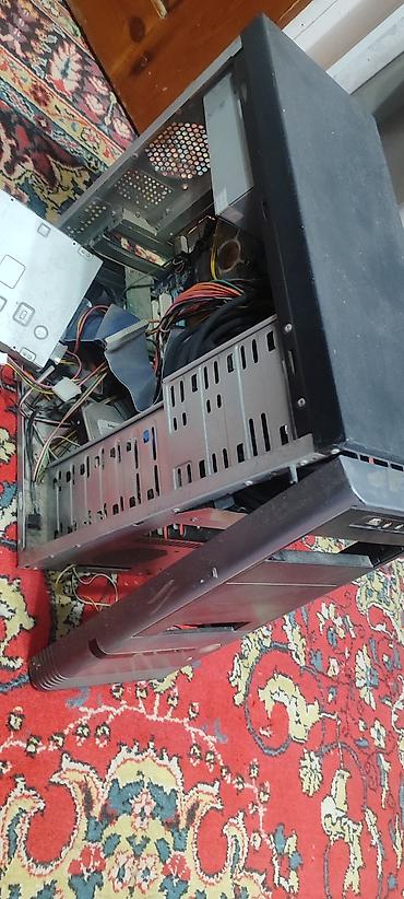 4k monitor: 2 Monitor tam işlək heçbir problemi yoxdu 1 ədəd sitem blok üsdündə — 3