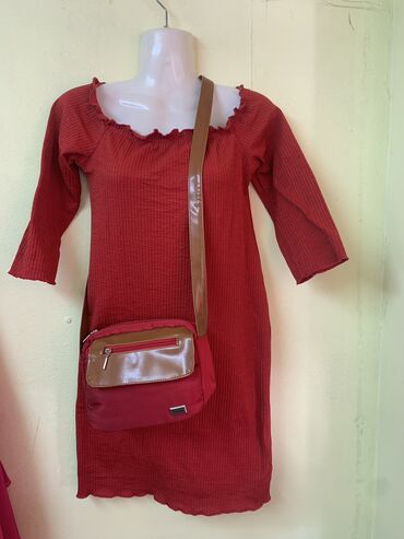 crvena cipkana haljina: Bershka M (EU 38), bоја - Crvena, Oversize, Drugi tip rukava