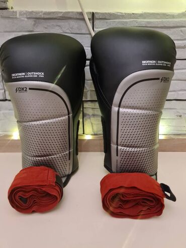 idman əlcək: Продаю новые боксерские перчатки + боксерский шлем + бинты. Все новое
