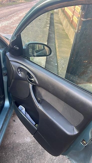 Ford: Ford Focus: 2001 г., 1.6 л, Механика, Бензин, Хэтчбэк — 8