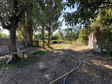 Продажа коттеджей и домов: Продаётся дом в городе Кара-Балта. Участок 7 соток. Общая площадь дома — 4