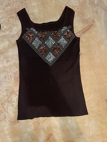 2 razmer lifcik: Qadın geyim dəsti - Qara rəngli, kvadrat dekolteli qolsuz top: Ön — 2