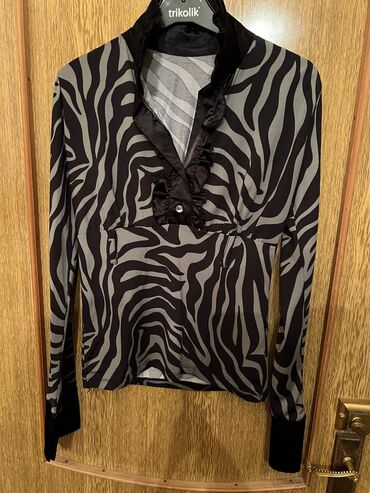 Futbolka və maykalar: Pencək və koftalar 36 (S) razmer. Təzə kimidir, Hər biri 5 azn. Ünvan — 7