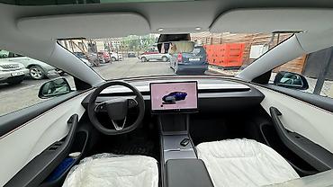 Tesla: Tesla Model 3: 2025 г., 0.1 л, Робот, Электромобиль, Седан — 7