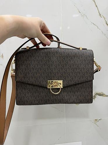 Классические сумки: Сумка Michael Kors с монограммным принтом MK. - Формат — 1