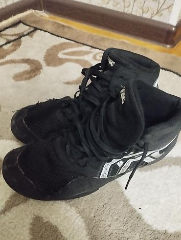 кийии: Эркектердин кроссовкасы, 37, Asics, Колдонулган, түсү - Кара — 1