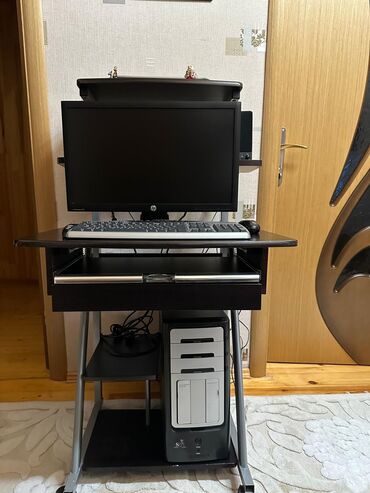 Masaüstü kompüterlər və iş stansiyaları: Kompüter dəsti və kompüter masası Tərkib: - HP ProDisplay P221 LCD — 6
