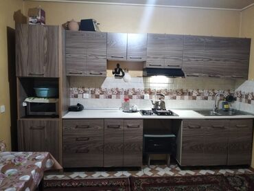 Mətbəx mebeli: Mətbəx mebeli satılır. Qiymət 390 azn. Ölçü 3.60sm. Üzərində