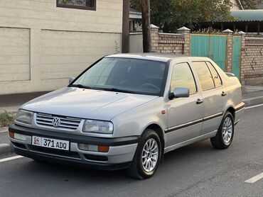 купить зикр в бишкеке: Volkswagen Vento: 1993 г., 1.8 л, Механика, Бензин, Седан