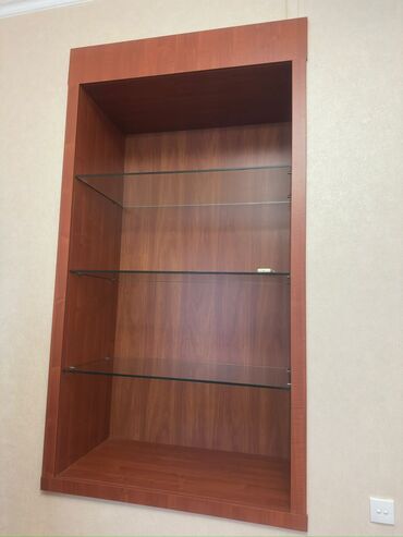 Dolablar: Divara yigilma shkaf.Qiymeti 100 man.Unvan Sovetski.Cəmilə