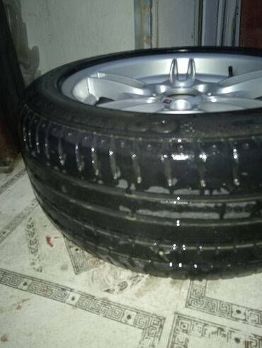 Шины: Колесо BMW 225 / 50 / R 17, 5 Болтов