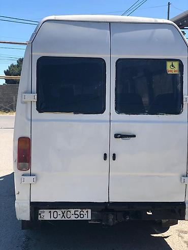 mercedes sprinter 7 1: Ağ rəngli mikroavtobus/van. Xüsusiyyətlər: - Uzun və yüksək damlı — 2