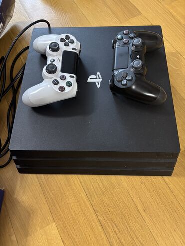 Masaüstü kompüterlər və iş stansiyaları: Sony plestation 4 pro Amerikada play storedan alinib ideal veziyyet