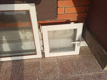 Prozori: Dva prozora bez okvira: veći 69x71,5cm duplo staklo i manji 50x47,5 — 3