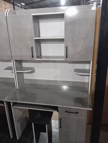 Письменные столы: Письменный стол — 7