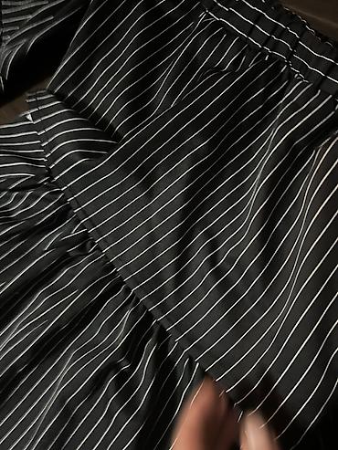 Повседневные платья: Платье в черную тонкую вертикальную полоску. - Модель: свободного — 9