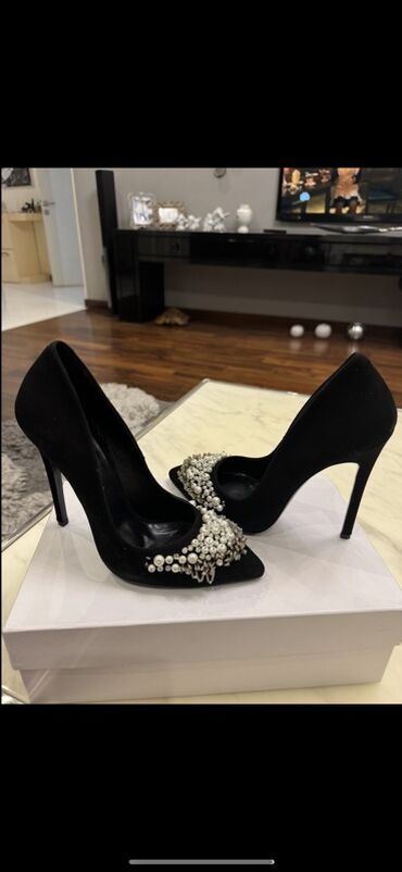 Botinka və botilyonlar: Qadın ayaqqabıları – müxtəlif modellər 1) Qara zərif bottilər 37 -da lalafo.az — 6 Botinka və botilyonlar: Qadın ayaqqabıları – müxtəlif modellər 1) Qara zərif bottilər 37 — 6