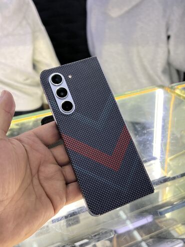 Apple iPhone: IPhone 15 Pro Max, Б/у, 256 ГБ, Natural Titanium, Наушники, Зарядное устройство, Защитное стекло, В рассрочку, 95 % — 24