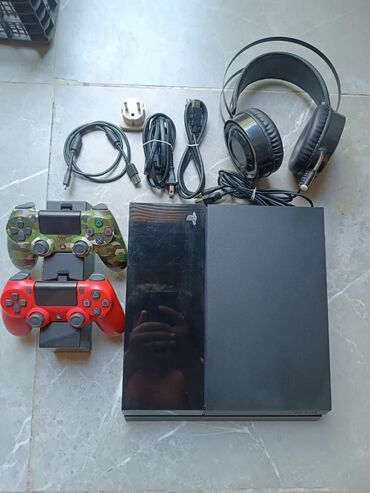 playstation 4 qiymeti bakida kredit: Ps 4 fat 6.72 praşifka üsdündə şəkildəki aksesuarlar 2 ədər arginal