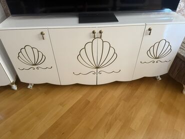 Dolablar: Düz TV altlığı, Laminat