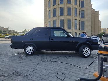 Tofas: Model: Tofaş Şahin (sedan) Rəng: Qara Kuzov: 4 qapı, arxa ötürücü — 4