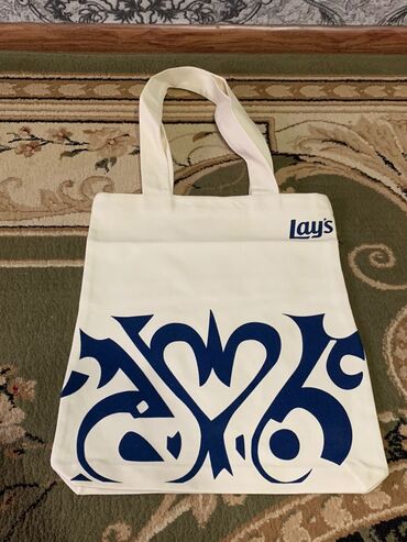 белые сумки: Шопер Lay's абсолютно новые, два цвета, глубокие, ткань прочная