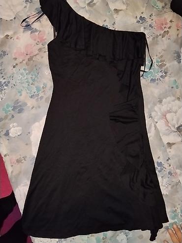 Crna asimetrična haljina na jedno rame - Elegantna midi dužina, ravna