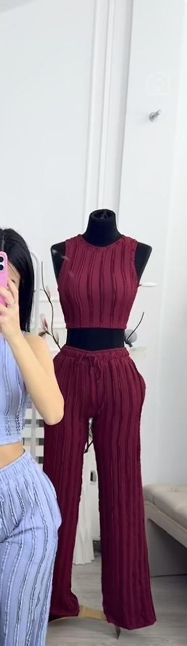 Kompleti: Dvoset ženske odeće – bordo - Model: crop top bez rukava + široke — 2