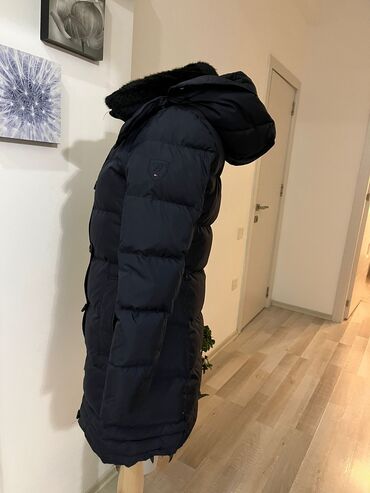 0xu az: Женская куртка Tommy Hilfiger, S (EU 36), цвет - Черный
