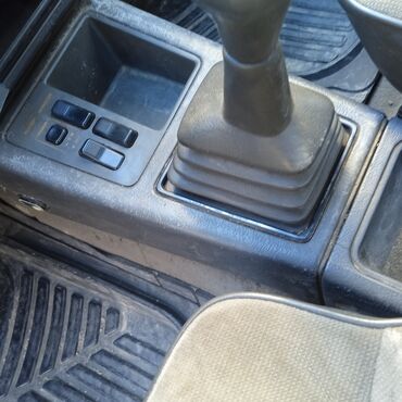 Mazda: Mazda 2: 1987 г., 2 л, Механика, Газ, Седан — 8