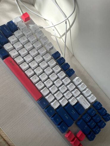 игровая клавиатура для телефона: Продается клавиатура ACER
c RGB подсветкой
96 клавиш