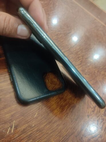 Apple iPhone: IPhone 11 Pro — 6