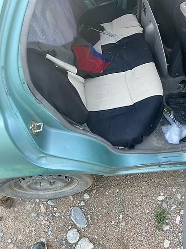 спарк сатуу: Nissan Micra: 2000 г., 1 л, Кол менен иштөөчү, Бензин, Хетчбек — 3