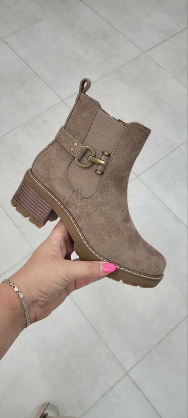 bez trenerke na lastih: Ankle boots, 41