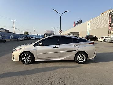 Toyota: Toyota Prius: 2017 г., 1.8 л, Вариатор, Гибрид, Лифтбек — 3