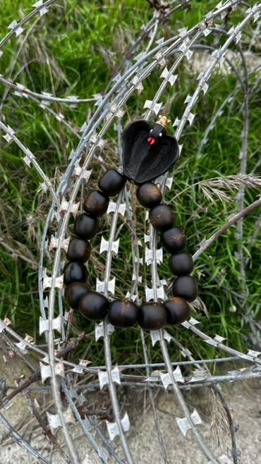 Təsbehlər: Təsbehlər hazır əldə var.çeşid çoxdu.çatdırılma 1_2 saata edilir. çox — 19