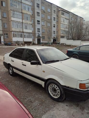 Volkswagen: Volkswagen Passat: 1989 г., 1.8 л, Механика, Газ, Седан