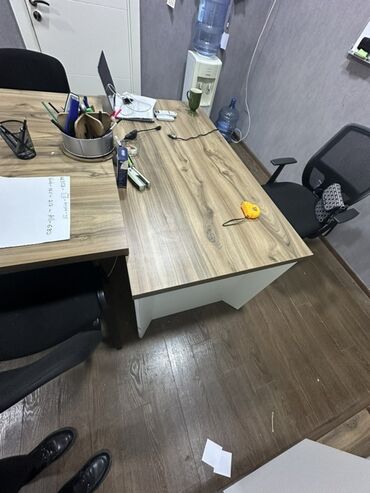 Ofis masaları: Muellim stolu - uzunlugu - 140 ve eni 70 Telebeler ucun stol - — 4