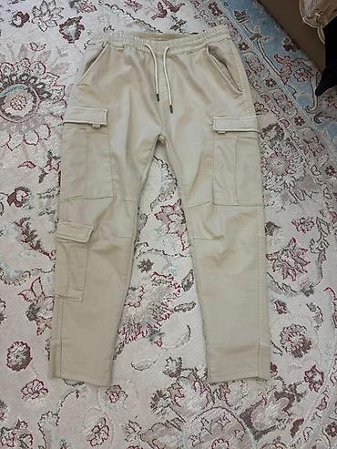 qar geyimi: Bej rəngli kişi kargo şalvarı - Model: kargo/jogger hibrid - — 1