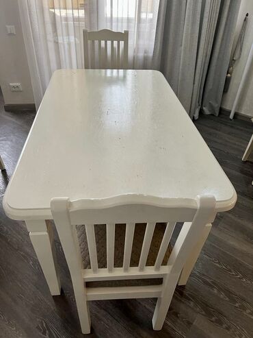 Продаю кухонный белый стол с 2мя стульями
