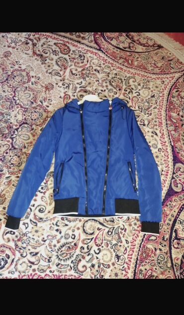 демисезонная верхняя одежда: Mavi rəngli yüngül qış/payız jaketi - Material: suya davamlı parça